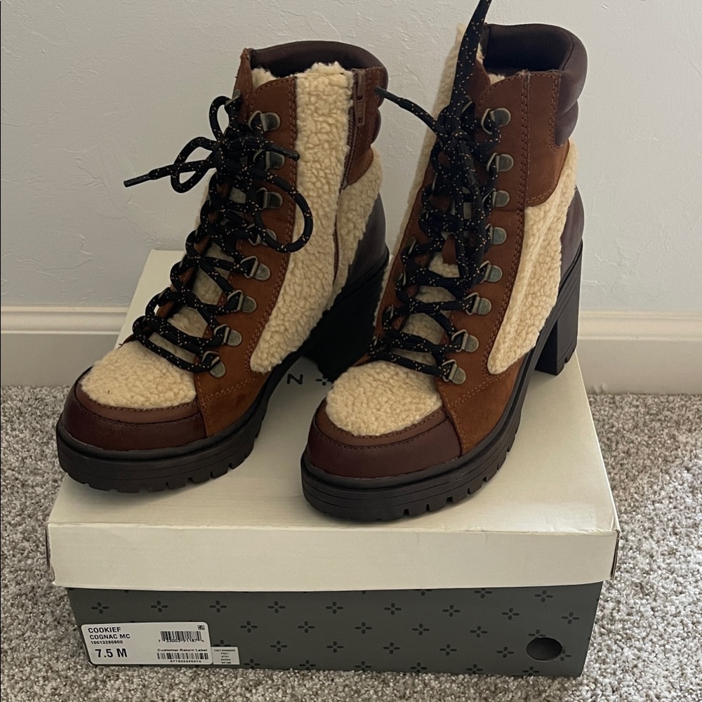 Sun + Stone Brown and Cream Lace Up Boots
Size 7 1/2
